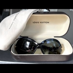 Authentic Louis Vuitton Daphne Sunglasses Black